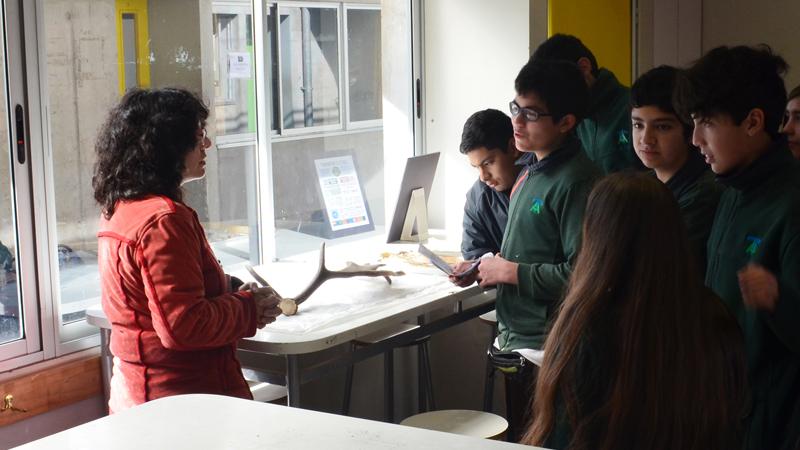 Natalia Naranjo, realizando charla didáctica estudiantes. (Cortesía de Burgos, A.,2019)