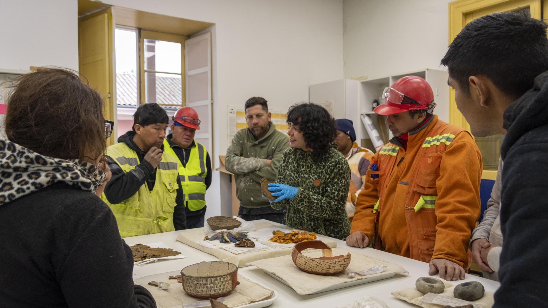 Participantes de la Constructora San Vicente durante la visita a la Unidad de Patrimonio Arqueológico y Etnográfico (Schliebener, C. 2024. Archivo CNCR).