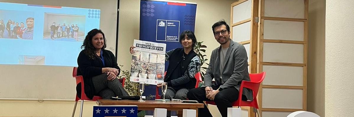 Mónica Pérez, Anabella Benavides y Carlos Ortíz en el conversatorio “Develando a Escamez: ciencia y recuperación del patrimonio artístico en Ñuble” (Ubilla, D. 2024). 