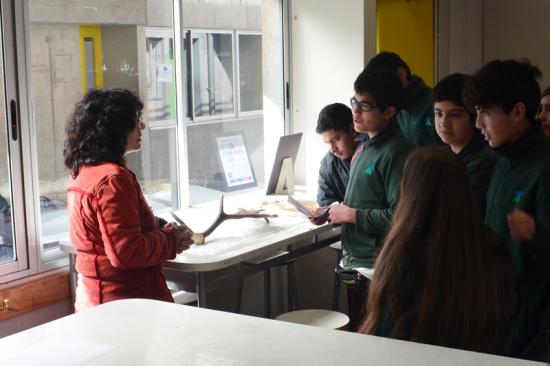Natalia Naranjo, realizando charla didáctica estudiantes. (Cortesía de Burgos, A.,2019)