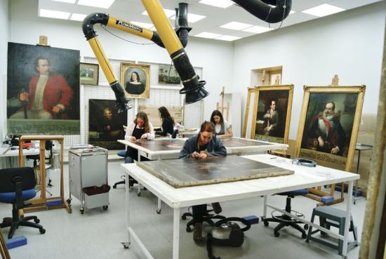 Interior del Laboratorio de Pintura del Centro Nacional de Conservación y Restauración. Archivo CNCR ( Velázquez, R. 2015)
