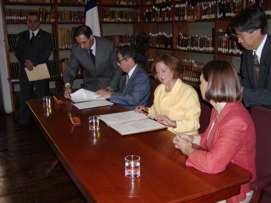 Autoridades de la Embajada del Japón y de Dibam