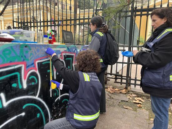 Conservadoras CNCR realizando pruebas en el Mural 